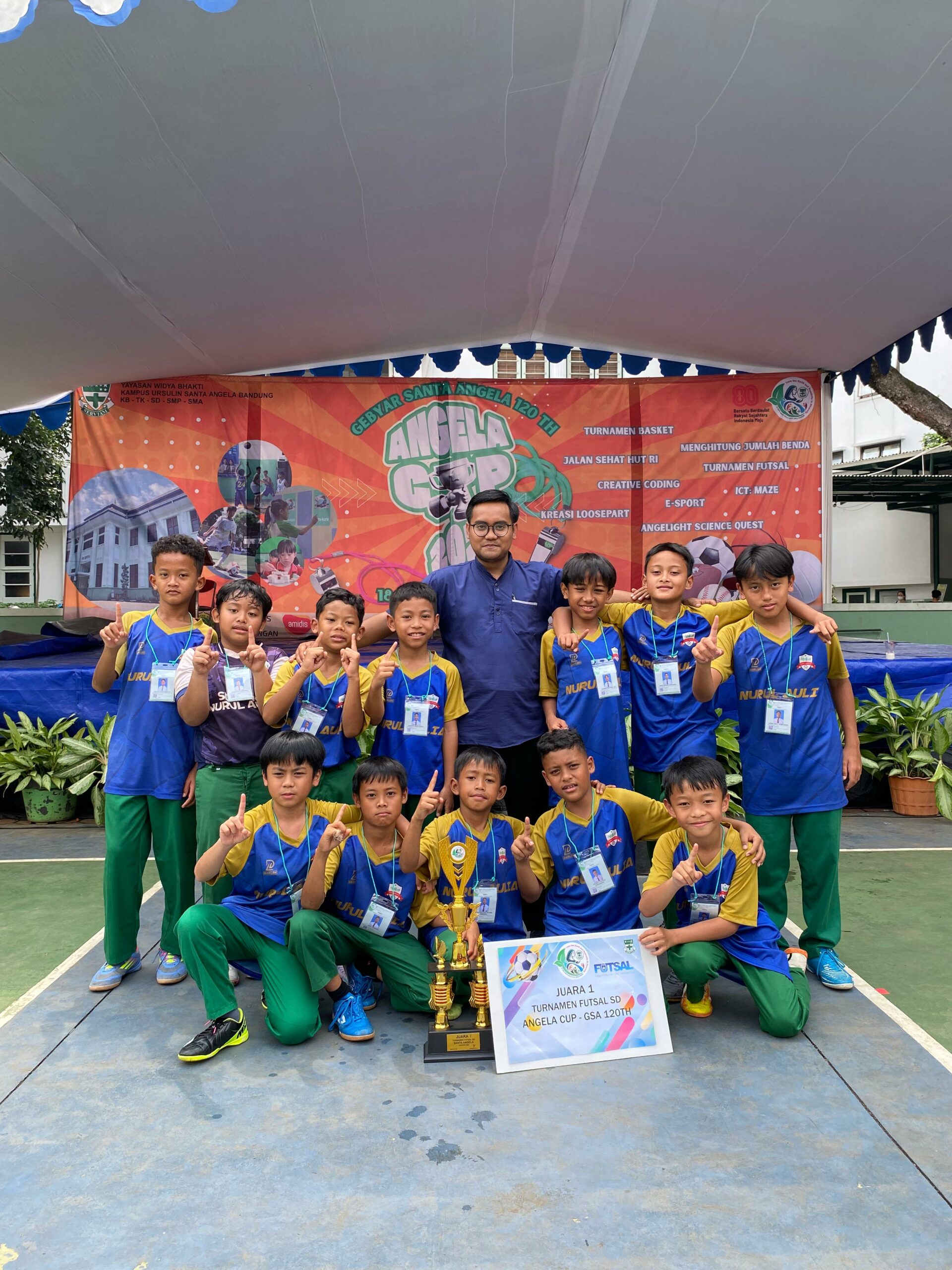  Tim Futsal SD Plus Nurul Aulia JUARA 1 