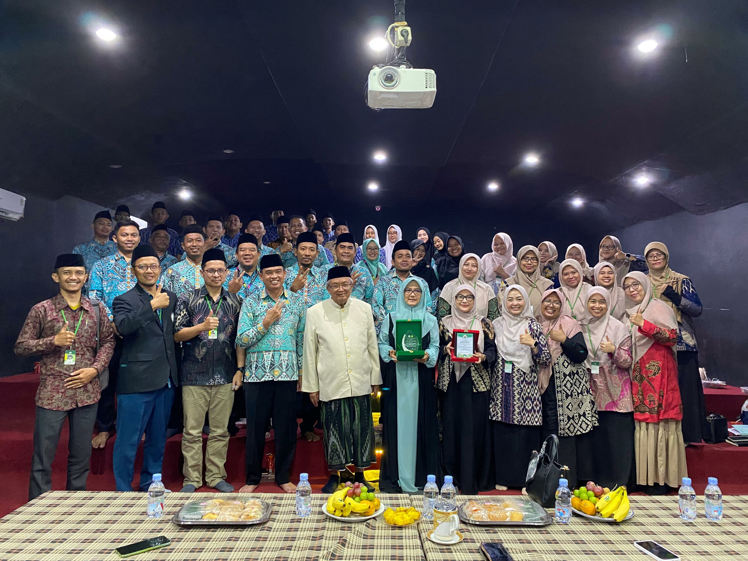  Benchmarking to Al Muhajirin Purwakarta 